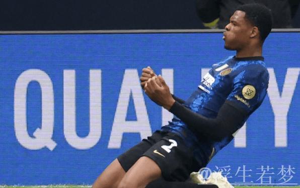 国米后卫邓弗里斯伤情不明复出无期，更换经纪人引转会猜测